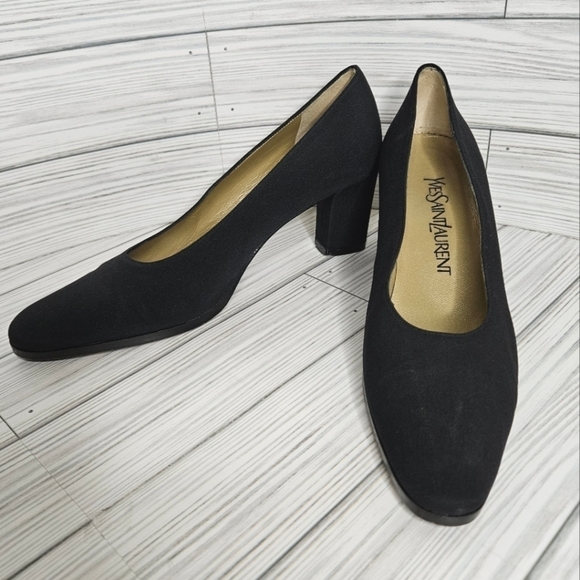 Yves Saint Laurent Vintage Peau de Sole Almond Toe Pumps in Matte Black Size 8 - Picture 1 of 9